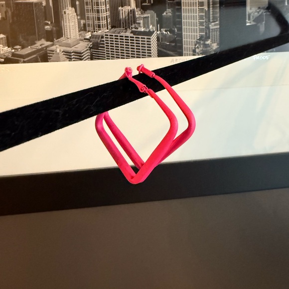 Boutique Hot Pink Geometric Hoop Earrings Retro 80s - Picture 3 of 5